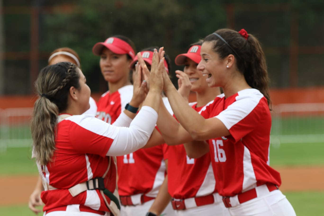 Foto 2 selección femenil de softbol
