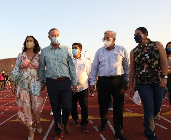 INAUGURAN PISTA