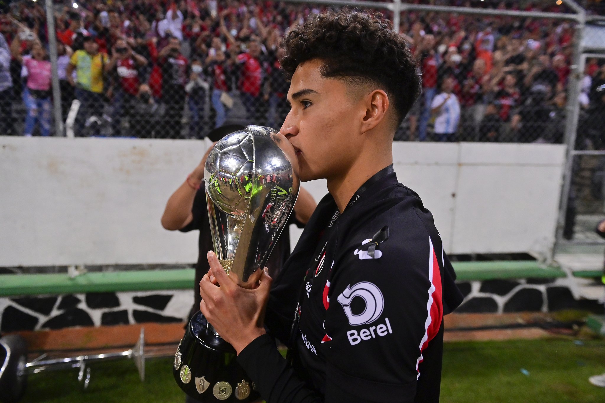 5EF6EA35-63DF-45B4-94AC-79792DFA7CAB