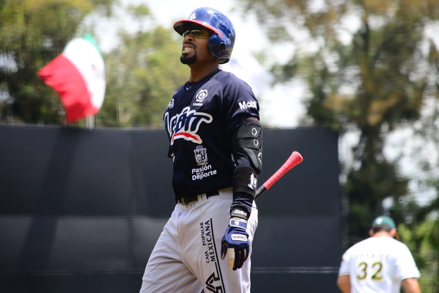 70E2D88A-902C-43D7-8BB8-987C8B44CF09