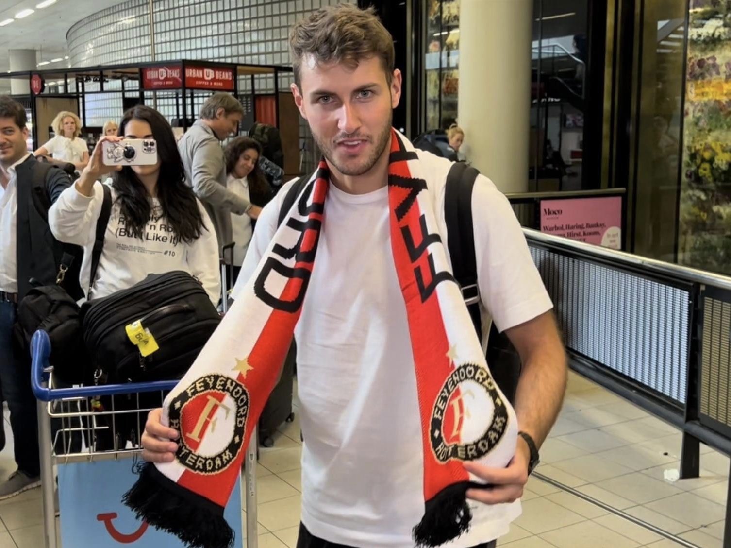 07F78B64-750D-4AD8-A091-82E9E102EA45