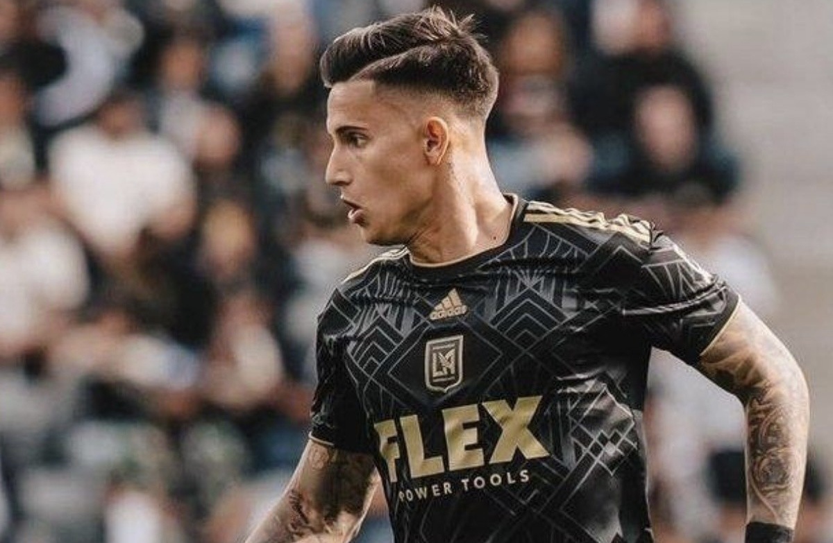 37F1860E-3324-4889-A745-A454F305EC1E