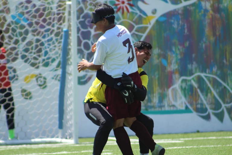 4de2b4_5d7e85f6059c435a8fb18bbdf8d8b1b0_mv2