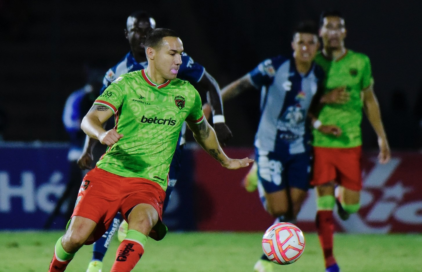 B46D563C-BC65-4EE6-AAD5-C8AE3A04868D