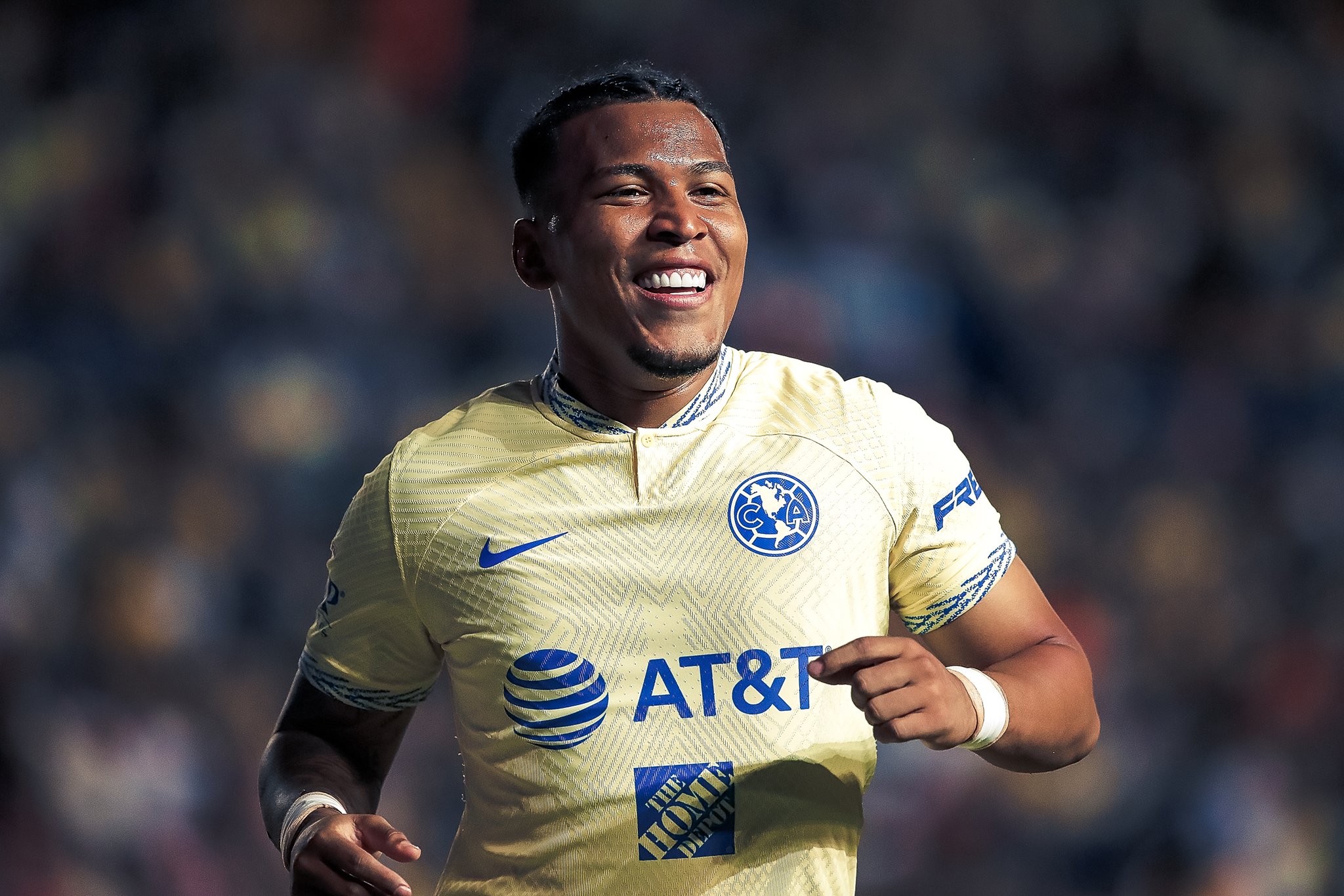 E702511D-7966-40E0-9E89-8D042F37006A