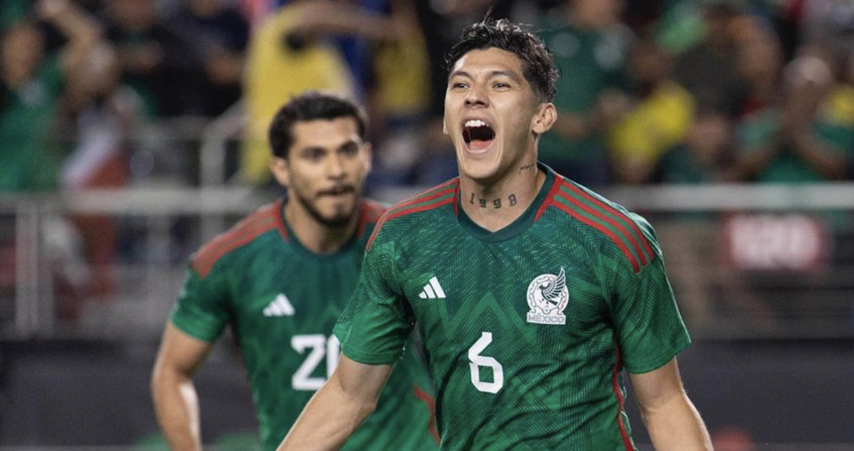 FEE5E74B-0C3F-4D1F-B333-18ABA9E80985