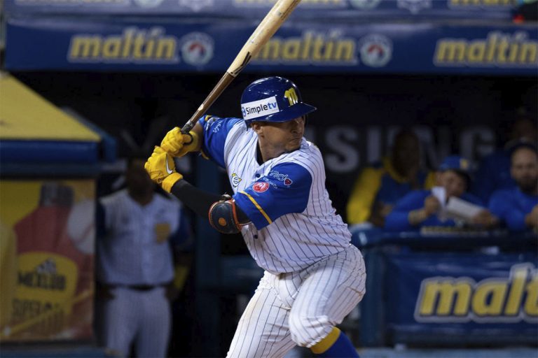 Edwin-Garcia-llega-a-reforzar-ofensiva-de-Saraperos-2-768×512